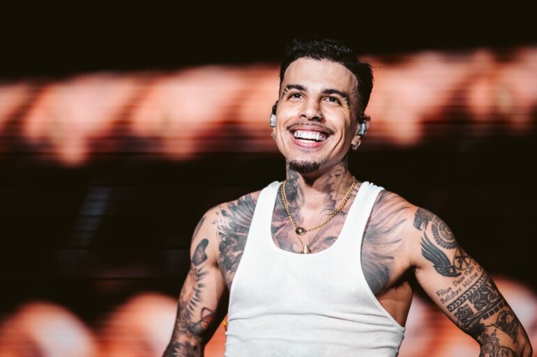 Rauw Alejandro sorprende con su nuevo single "Carita Linda"