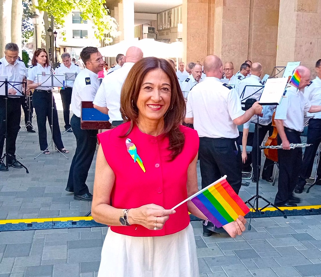 Colaboración con asociaciones LGTBI