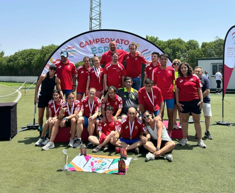 Equipo del C.D. San Ginés y Adapei celebrando su victoria