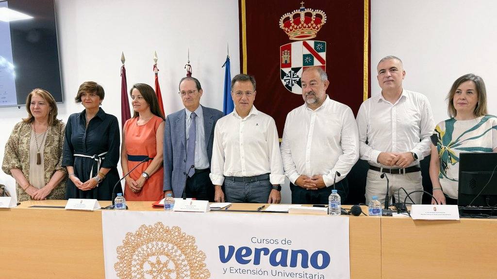 Mesa redonda con la participación de José Joaquín de Haro durante el curso de verano de la UCLM.