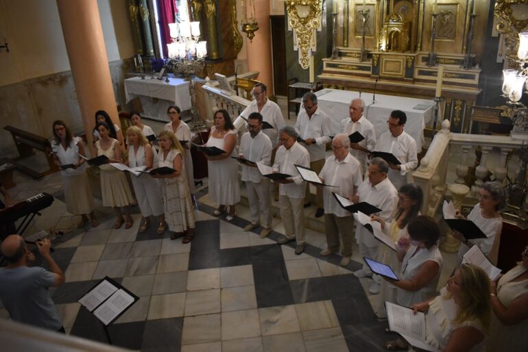 El Coro de Arquitectos de Madrid ilumina la Ermita de Ntra. Sra. de la Piedad de Quintanar de la Orden con un emotivo recital - SURCO CLM, Diario digital