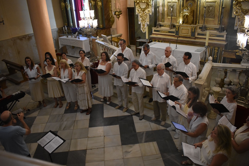 El Coro de Arquitectos de Madrid ilumina la Ermita de Ntra. Sra. de la Piedad de Quintanar de la Orden con un emotivo recital - SURCO CLM, Diario digital